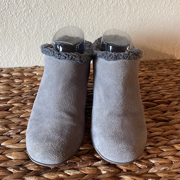 COLE HAAN | WATERPROOF SUEDE | LOW WEDGE SHOES - Picture 2 of 7